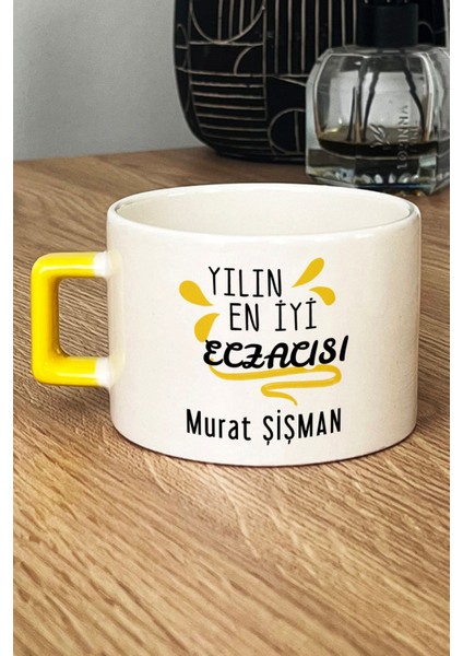 Kişiye Özel Yılın En Iyi Eczacısı Lüks Fincan Sarı Tıp Bayramı Hediyesi