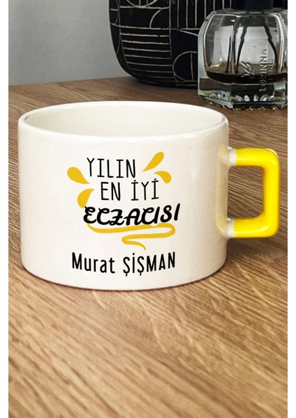 Kişiye Özel Yılın En Iyi Eczacısı Lüks Fincan Sarı Tıp Bayramı Hediyesi fiyatları