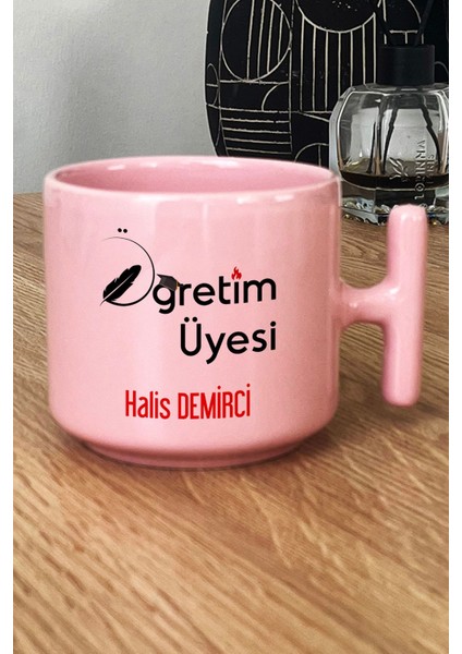 Kişiye Özel Öğretim Üyesi Pastel T Kulplu Kupa Bardak Pembe Öğretmenler Günü Hediyesi fiyatları