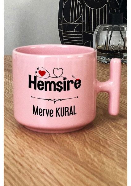 Kişiye Özel Hemşire Pastel T Kulplu Kupa Bardak Pembe Isme Özel Tıp Bayramı Hediyesi fiyatları