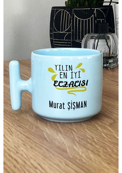 Kişiye Özel Yılın En Iyi Eczacısı Pastel T Kulplu Kupa Bardak Mavi Tıp Bayramı Hediyesi