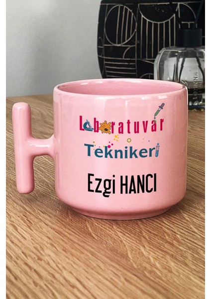 Kişiye Özel Laboratuvar Teknikeri Pastel T Kulplu Kupa Bardak Pembe Tıp Bayramı Hediyeleri