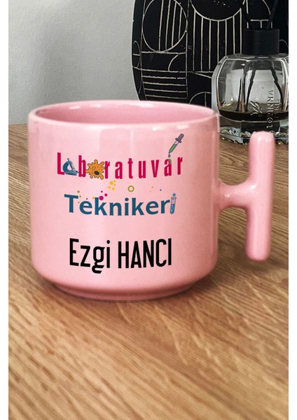 Kişiye Özel Laboratuvar Teknikeri Pastel T Kulplu Kupa Bardak Pembe Tıp Bayramı Hediyeleri