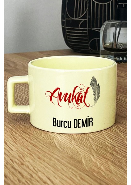 Kişiye Özel Avukat Pastel Fincan Sarı Avukatlar Günü Hediyesi