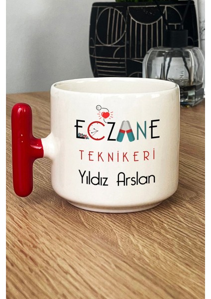 Kişiye Özel Eczane Teknikeri Kupa Bardak T Kulplu Kırmızı Tıp Bayramı Hediyeleri