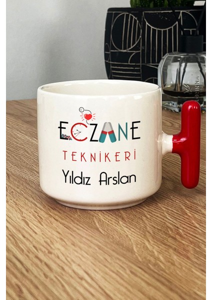 Kişiye Özel Eczane Teknikeri Kupa Bardak T Kulplu Kırmızı Tıp Bayramı Hediyeleri