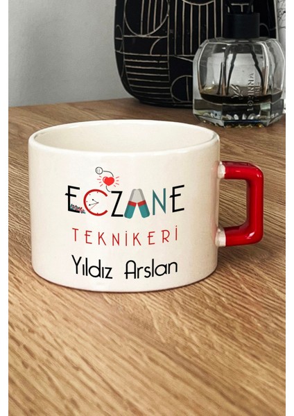 Kişiye Özel Eczane Teknikeri Lüks Fincan Kırmızı Tıp Bayramı Hediyeleri