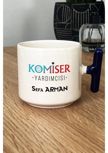 Kişiye Özel Komiser Yardımcısı Kupa Bardak T Kulplu Lacivert Polisler Günü Hediyesi