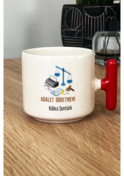 Kişiye Özel Adalet Öğretmeni Kupa Bardak T Kulplu Kırmızı Öğretmenler Günü Hediyesi fiyatları