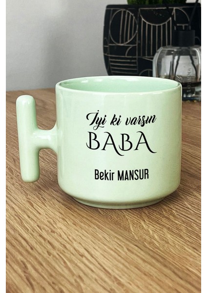 Kişiye Özel Iyi Ki Varsın Baba Pastel T Kulplu Kupa Bardak Yeşil Babalar Günü Hediyesi