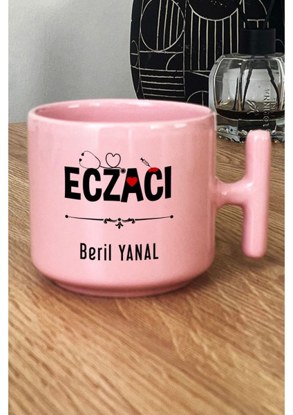 Kişiye Özel Eczacı Pastel T Kulplu Kupa Bardak Pembe Tıp Bayramı Hediyesi fiyatları