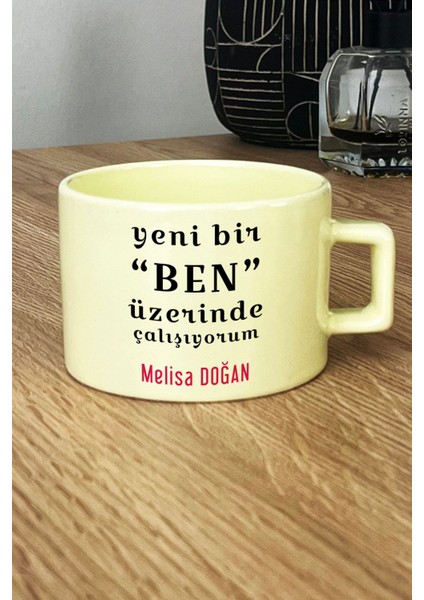 Kişiye Özel Yeni Bir Ben Pastel Fincan Sarı Motto Arkadaşa Kardeşe Hediye fiyatları