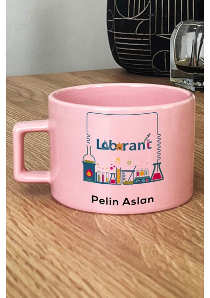 Kişiye Özel Laborant Pastel Fincan Pembe Tıp Bayramı Hediyeleri