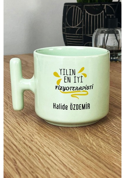 Kişiye Özel Yılın En Iyi Fizyoterapisti Pastel T Kulplu Kupa Bardak Yeşil Tıp Bayramı Hediyesi