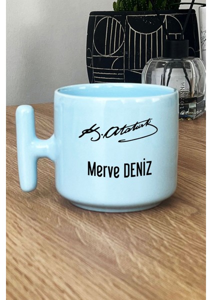 Kişiye Özel Atatürk Imzası ve Isim Yazılı Pastel T Kulplu Kupa Bardak Mavi Öğretmenler Günü Hediyesi