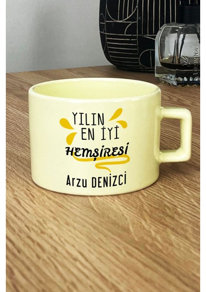 Kişiye Özel Yılın En Iyi Hemşiresi Pastel Fincan Sarı Tıp Bayramı Hediyesi fiyatları