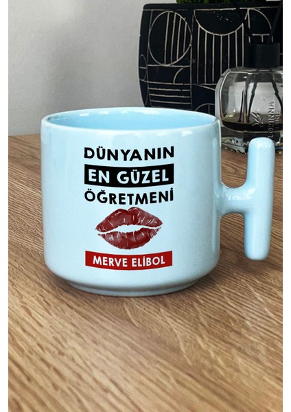 Kişiye Özel Dünyanın En Güzel Öğretmeni Pastel T Kulplu Kupa Bardak Mavi Öğretmenler Günü Hediyesi fiyatları