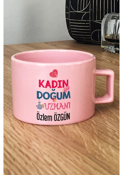 Kişiye Özel Kadın Doğum Uzmanı Pastel Fincan Pembe Tıp Bayramı Hediyeleri fiyatları