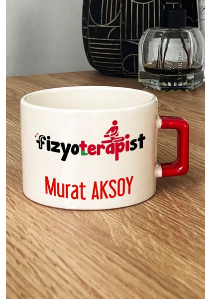 Kişiye Özel Fizyoterapist Lüks Fincan Kırmızı Isme Özel Tıp Bayramı Hediyeleri