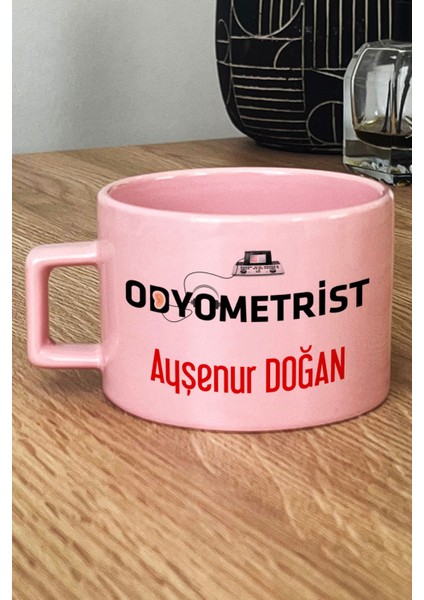 Kişiye Özel Odyometrist Pastel Fincan Pembe Isme Özel Tıp Bayramı Hediyeleri