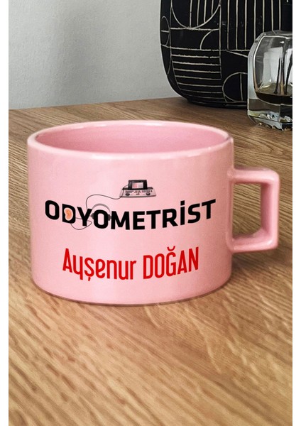 Kişiye Özel Odyometrist Pastel Fincan Pembe Isme Özel Tıp Bayramı Hediyeleri