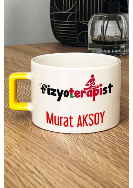 Kişiye Özel Fizyoterapist Lüks Fincan Sarı Isme Özel Tıp Bayramı Hediyeleri