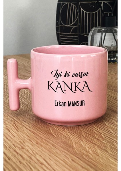 Kişiye Özel Iyi Ki Varsın Kanka Pastel T Kulplu Kupa Bardak Pembe Arkadaşa Hediye