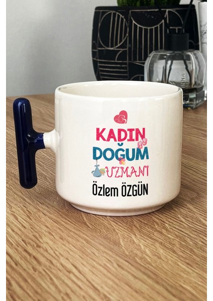 Kişiye Özel Kadın Doğum Uzmanı Kupa Bardak T Kulplu Lacivert Tıp Bayramı Hediyeleri