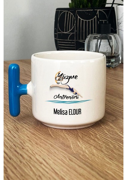 Kişiye Özel Kadın Yüzme Antrenörü Kupa Bardak T Kulplu Mavi