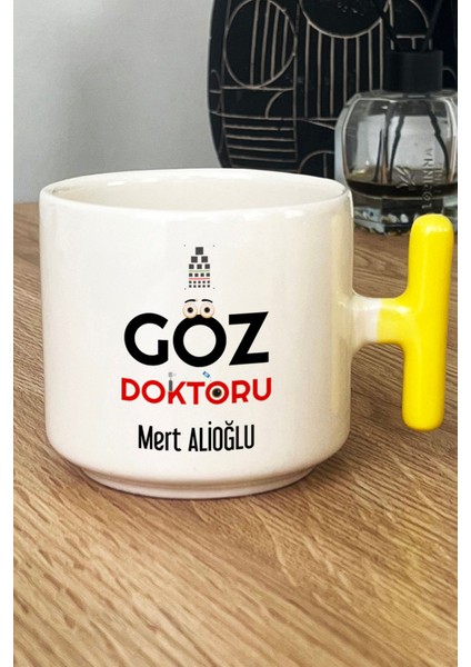 Kişiye Özel Göz Doktoru Kupa Bardak T Kulplu Sarı Isme Özel Tıp Bayramı Hediyeleri