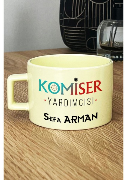 Kişiye Özel Komiser Yardımcısı Pastel Fincan Sarı Polisler Günü Hediyesi