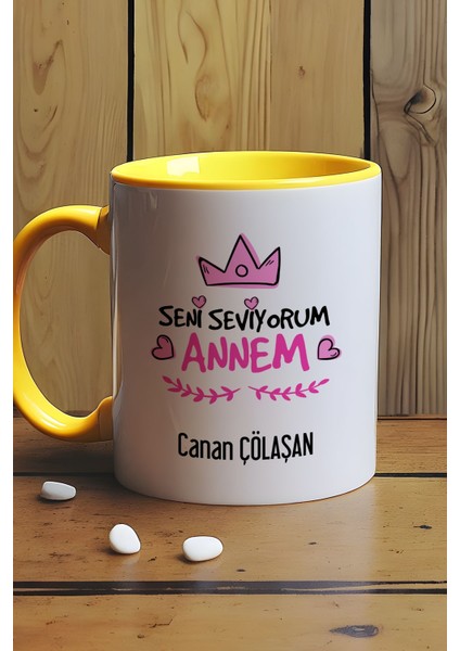 Kişiye Özel Seni Seviyorum Annem Kupa Bardak Sarı Anneye Doğum Günü Hediyesi