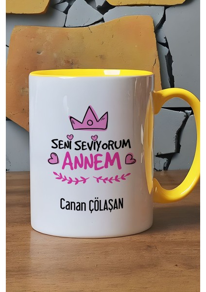 Kişiye Özel Seni Seviyorum Annem Kupa Bardak Sarı Anneye Doğum Günü Hediyesi fırsatları