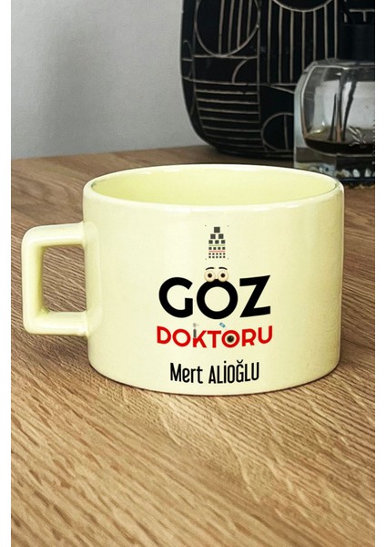 Kişiye Özel Göz Doktoru Pastel Fincan Sarı Isme Özel Tıp Bayramı Hediyeleri