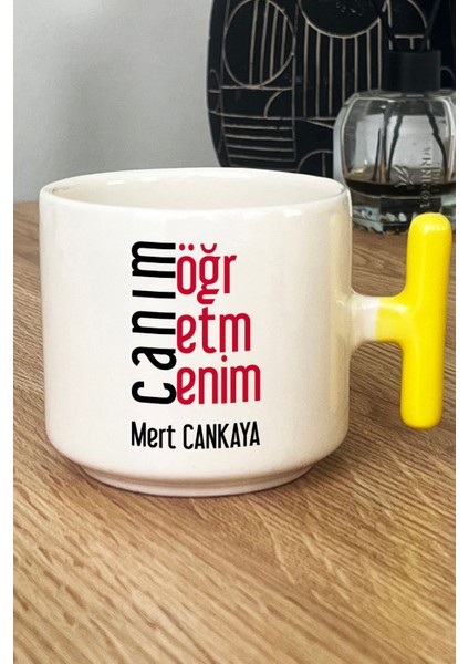 Kişiye Özel Öğretmenler Günü Hediyesi Kupa Bardak T Kulplu Sarı Erkek Öğretmen fiyatları