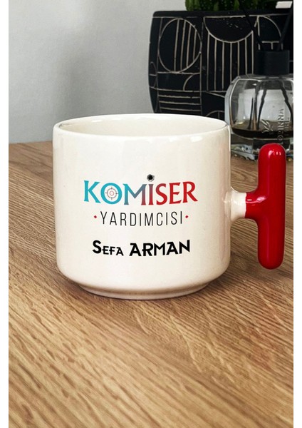 Kişiye Özel Komiser Yardımcısı Kupa Bardak T Kulplu Kırmızı Polisler Günü Hediyesi fiyatları