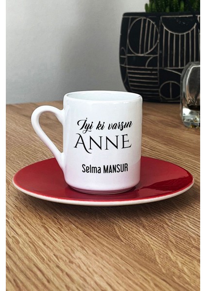 Kişiye Özel Iyi Ki Varsın Anne Türk Kahvesi Fincanı Kırmızı Anneler Günü Hediyesi