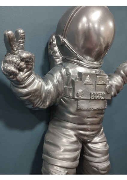 Metalik Gümüş Duvar Astronot Heykeli-Polyester