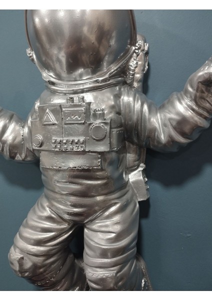 Metalik Gümüş Duvar Astronot Heykeli-Polyester