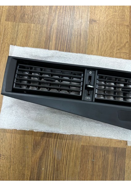 Mercedes W201 Orta Kalorifer Izgarası A2018300665 fiyatları