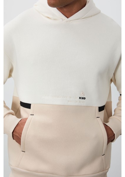 Ekru Pamuklu Kalın Içi Tüylü Yumuşak Dokulu Comfort Fit Nakışlı Erkek Sweatshirt - 88417