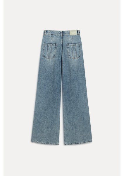 Loose wide leg jean