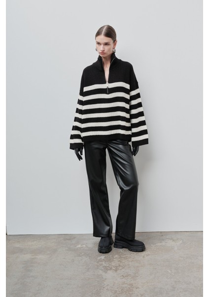 Dik yaka çizgili örgü kazak fiyatları