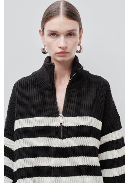 Dik yaka çizgili örgü kazak fırsatları