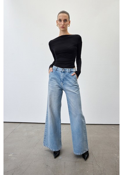 Loose wide leg jean