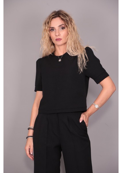 Kayık Yaka Kısa Kol Bluz-Siyah