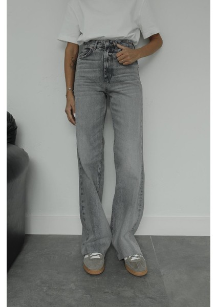 Gri Yıkamalı Straight Jean fırsatları