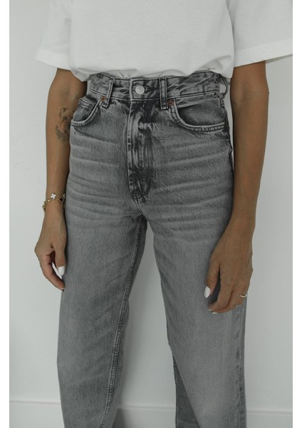 Gri Yıkamalı Straight Jean indirimleri
