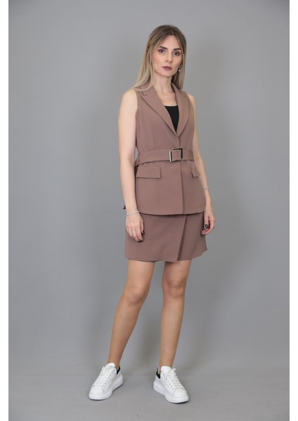 Kemerli Klasik Yelek & Ön Kapklı Etek Şort-Kahve