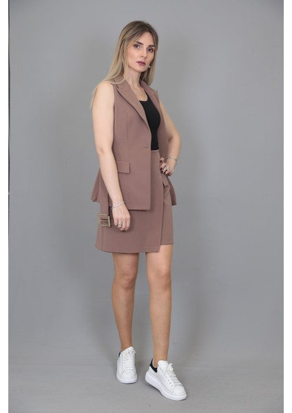 Kemerli Klasik Yelek & Ön Kapklı Etek Şort-Kahve fırsatları